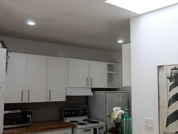 4th image of 1395 Hurontario St
