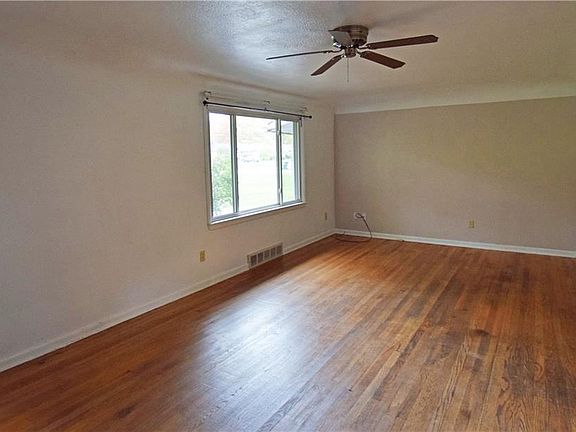 3rd image of 29737 Franklin Ave