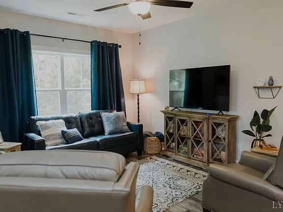 4th image of 1300 Stoney Ridge Blvd #101