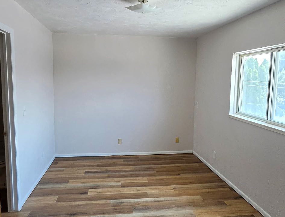 1st image of 360 Moonlite Dr
