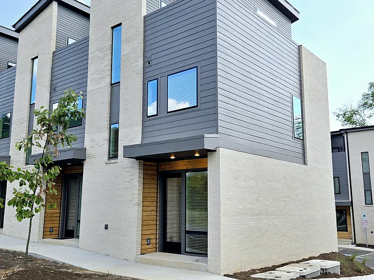 421 Saint Paul St #421 — Photo 2