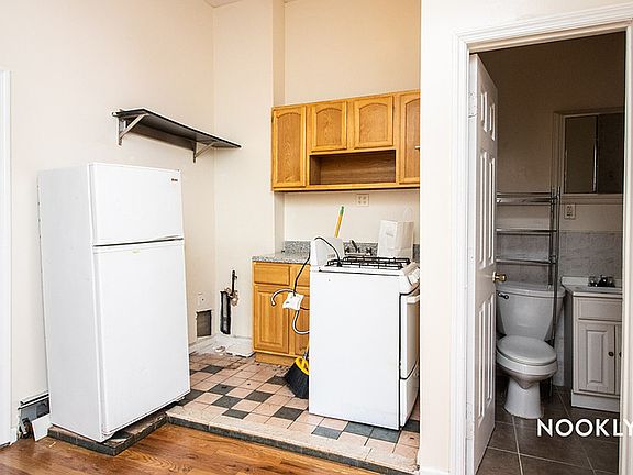 3rd image of 132 Graham Ave #8
