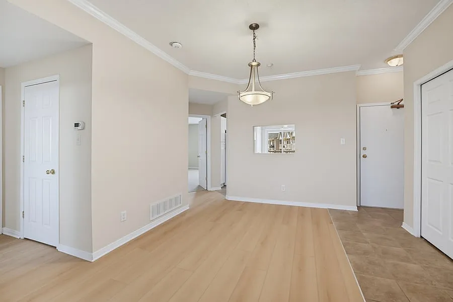 190 Rustic Hills Crescent Unit 7 — Photo 4