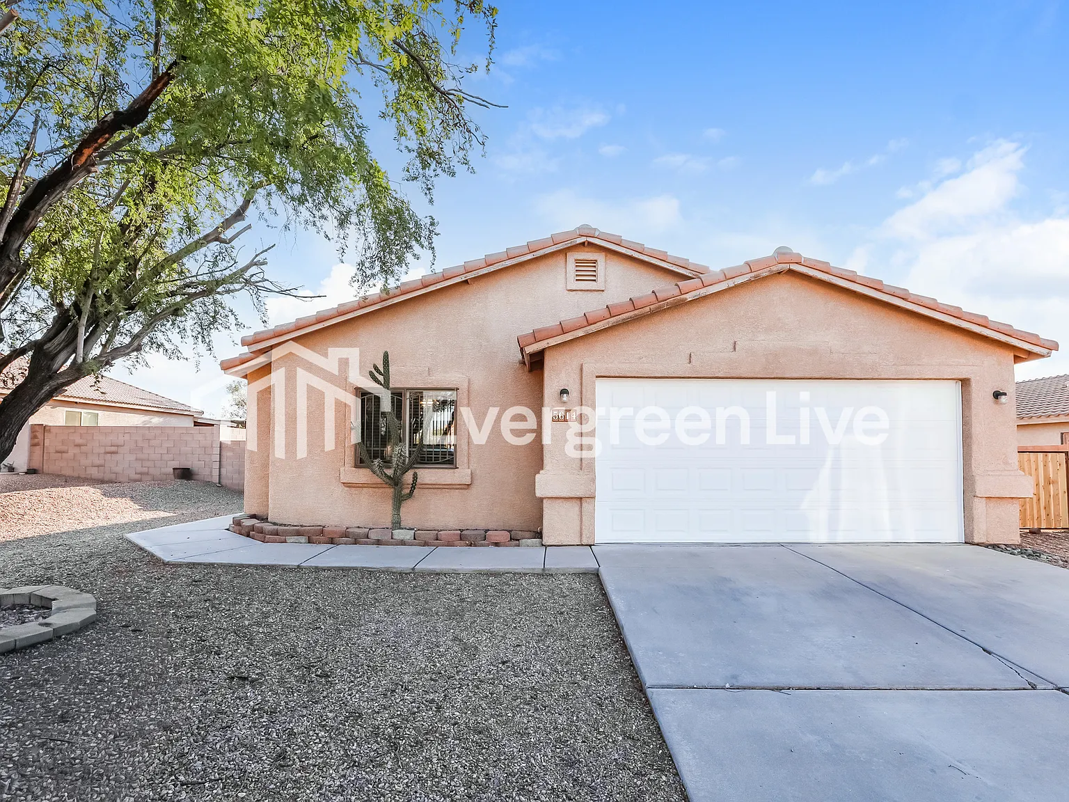 4 bed, 2.0 bath, 1663 sqft, $1,645 — Photo 2