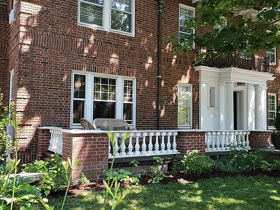 4th image of 251 Saint Paul St #1