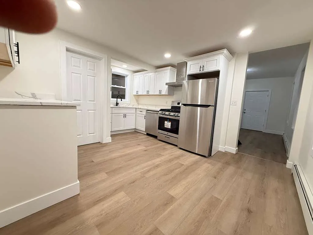 2 bed, 950 sqft, $2,195 — Photo 1