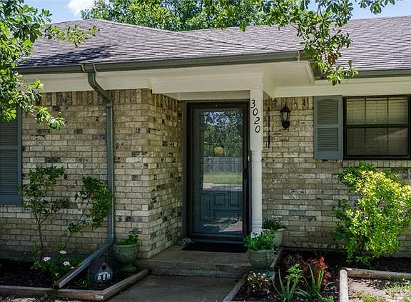 3rd image of 3020 Hillcrest Dr