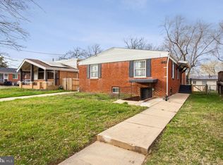 910 Hilltop Ter SE, Washington, DC 20019