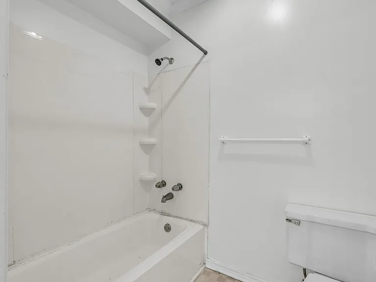 1425 College St — Photo 12