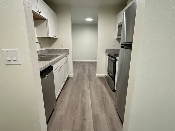 Foothills Apartments, 1320 Lakeway Dr #Cc598320f, Bellingham, WA 98229
