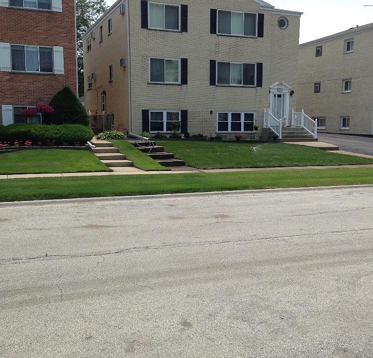 1st image of 8441 W Oak Ave