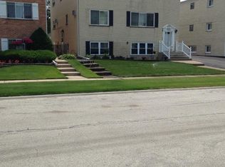 8441 W Oak Ave, Niles, IL 60714