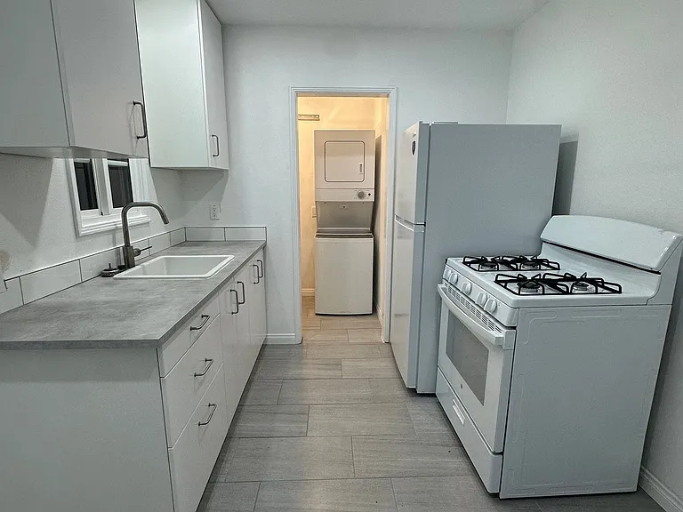 433 N Basque Ave — Photo 11