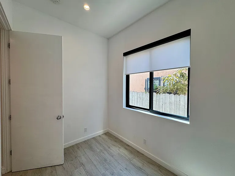 143 N Ardmore Ave — Photo 10