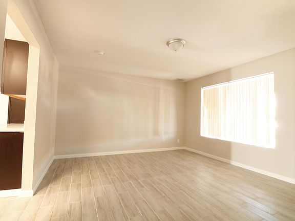 4th image of 1461 W Capri Ave