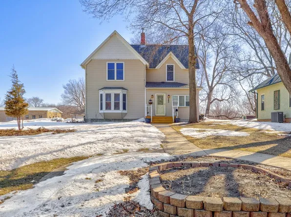 863 S Park St, Fairmont, MN 56031