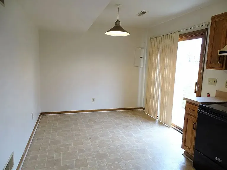 219 N Market St #106 — Photo 4