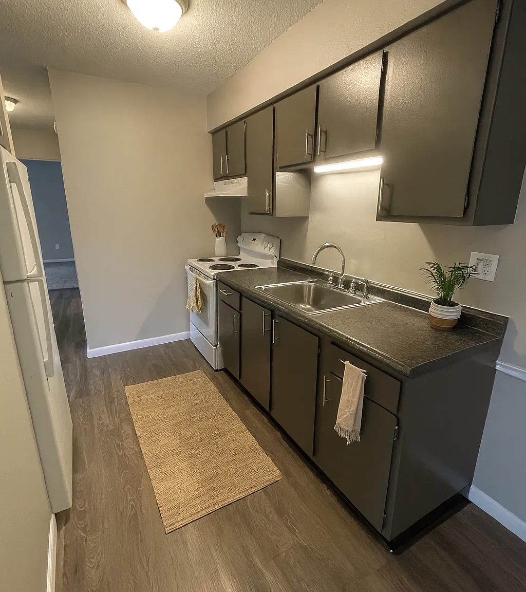 Westridge Apartments and Townhomes — Photo 3