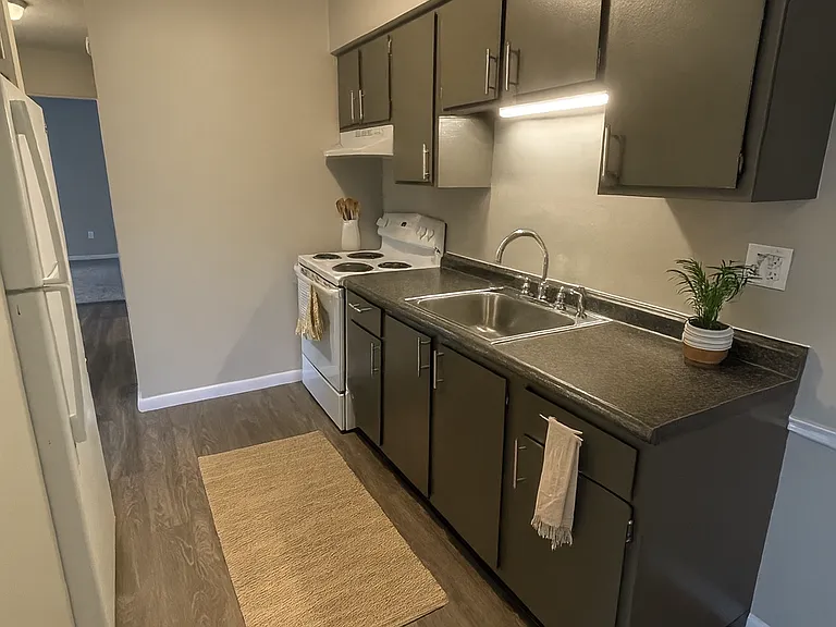 Westridge Apartments and Townhomes — Photo 4