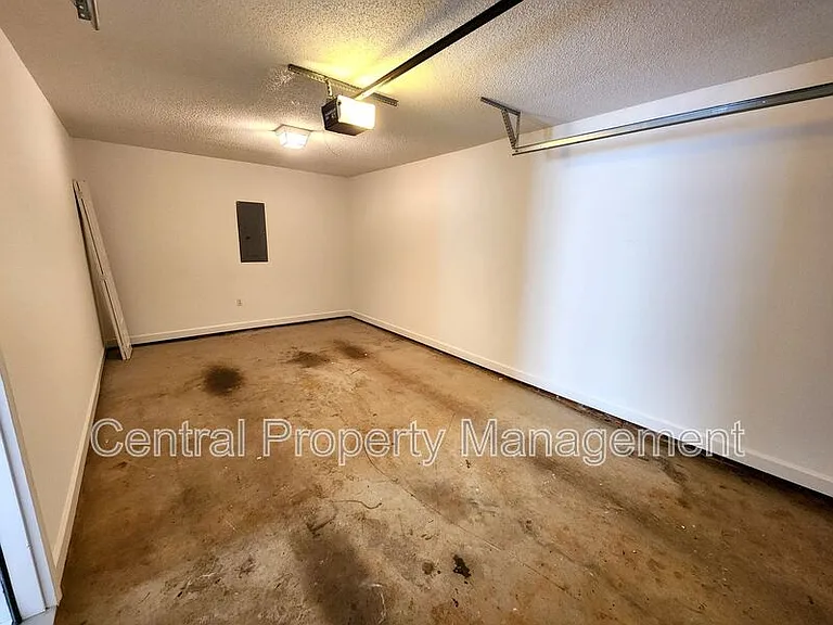 303 Rexford Dr — Photo 24
