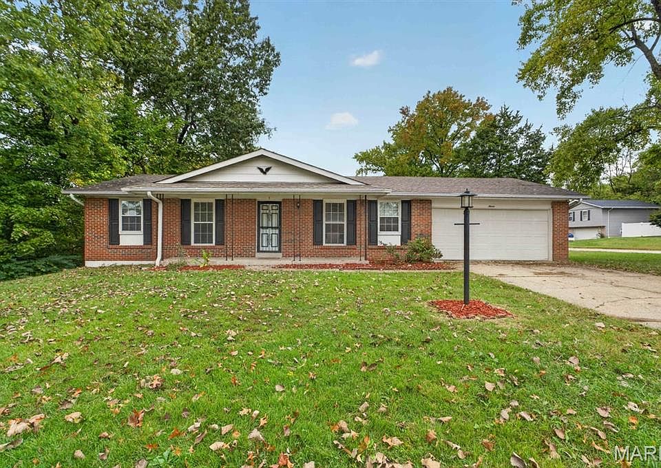 1st image of 7 Oak Hill Ln