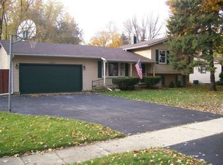 30W185 Claymore Ln, Naperville, IL 60563