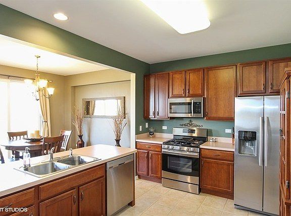 2nd image of 536 Legend Ln #6-1