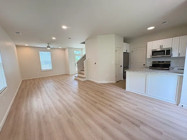 215 W Chappell St — Photo 6