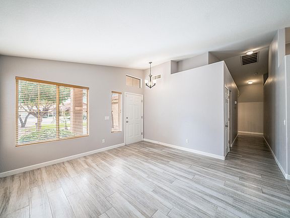 3rd image of 1130 E Windsor Dr