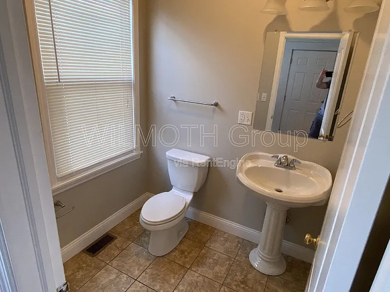 2458 N College Ave — Photo 10