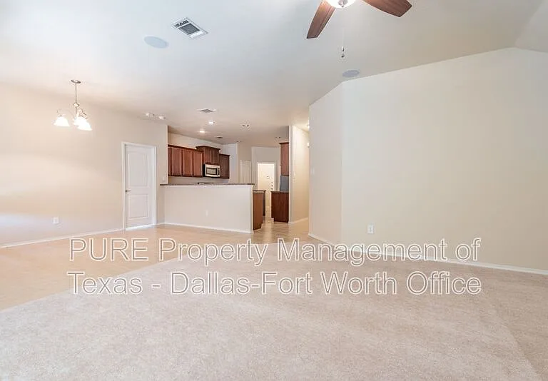 1012 Lake Hollow Dr — Photo 25