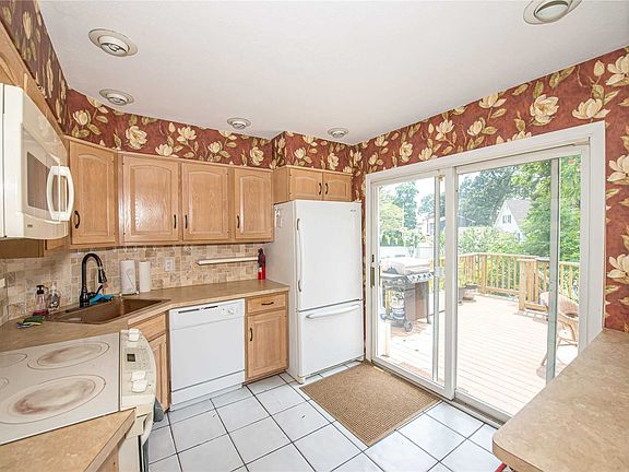2nd image of 174 Poet Ave