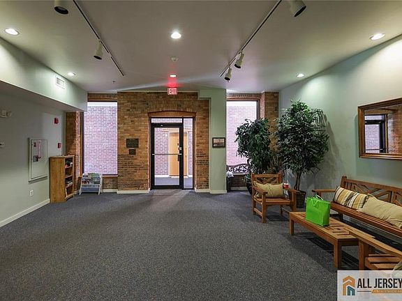 3rd image of 40 Washington Ave APT 13