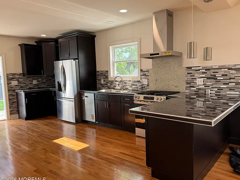 13 Locust Ave — Photo 8