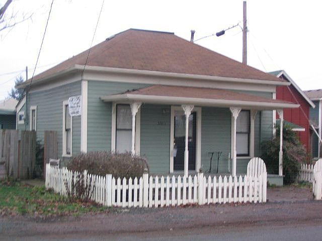Cutest Little House in Coburg!