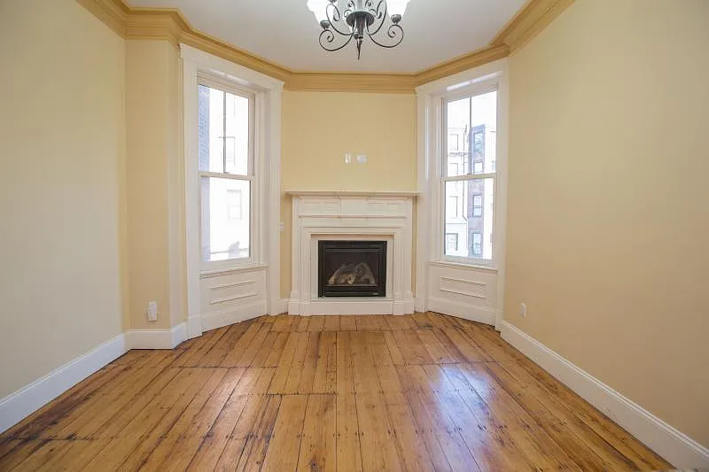 2 bed, 650 sqft, $3,600 — Photo 4
