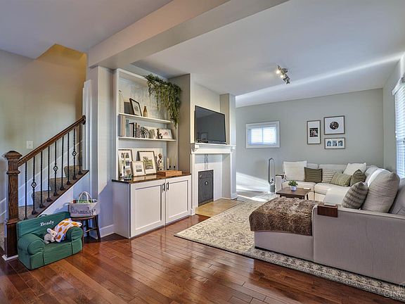 5th image of 3950 Elsmere Ave
