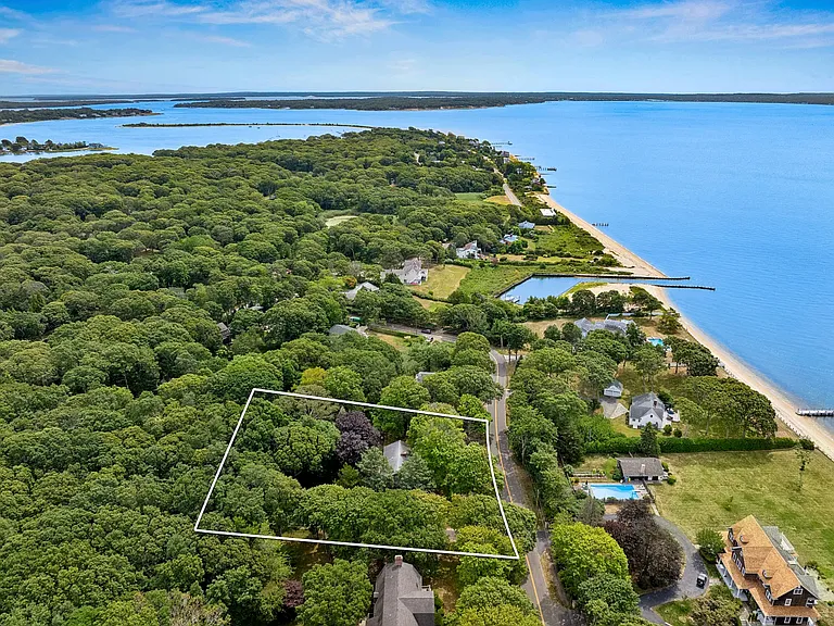 19 Peconic Ave — Photo 15