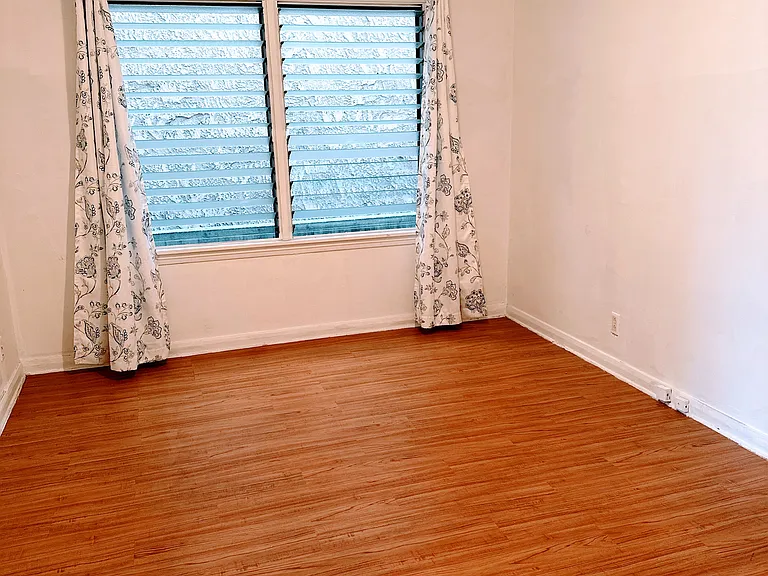 122 S Cedar St #6 — Photo 3