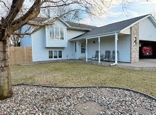 1415 Trailwood Ln SW, Faribault, MN 55021