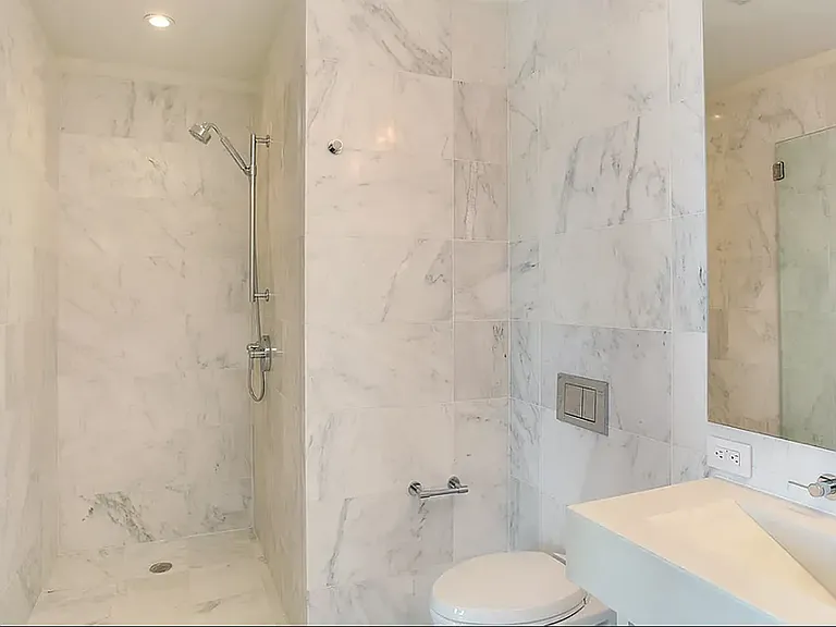 130 E 7th St #5 — Photo 9