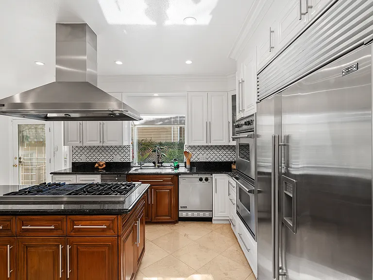 7901 Berger Ave — Photo 11