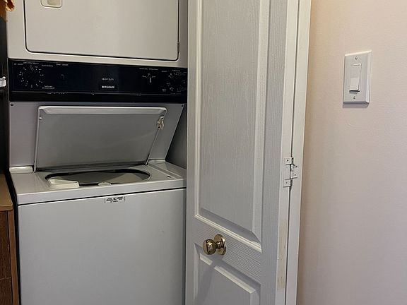 4th image of 1883 McNicoll Ave #1112