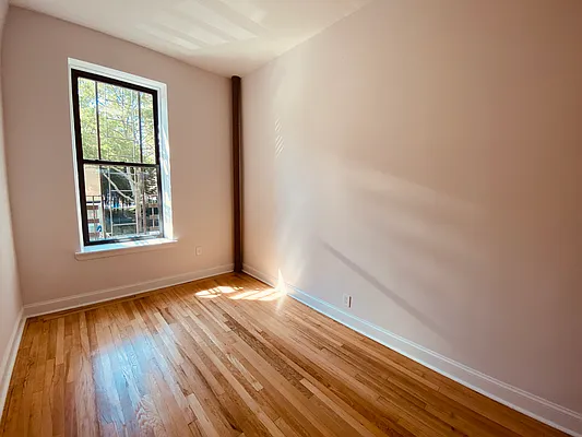 Rented by Metropolis Real Estate of Manhattan | media 10