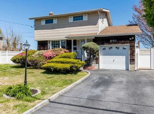 301 Ellery St, Brentwood, NY 11717