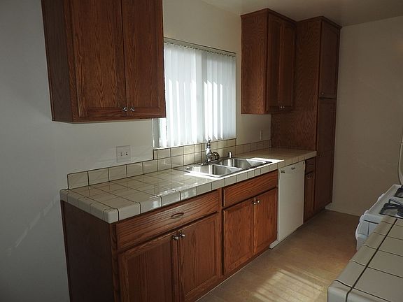 5th image of 4345 Mentone St APT F