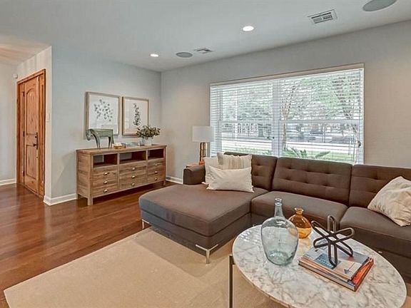 3rd image of 9758 Cedardale Dr