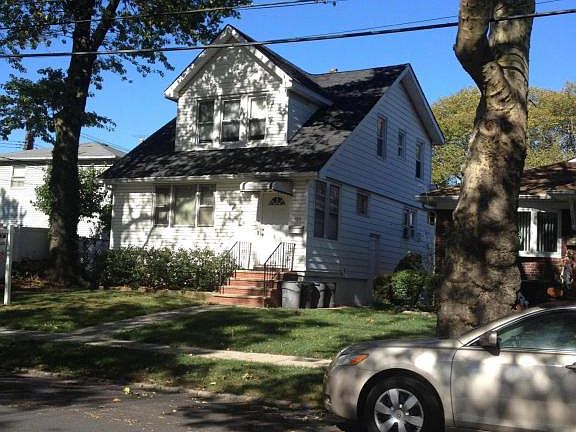 2nd image of 125 Bancroft Ave