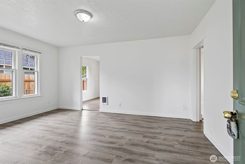 4th image of 640 17th Avenue