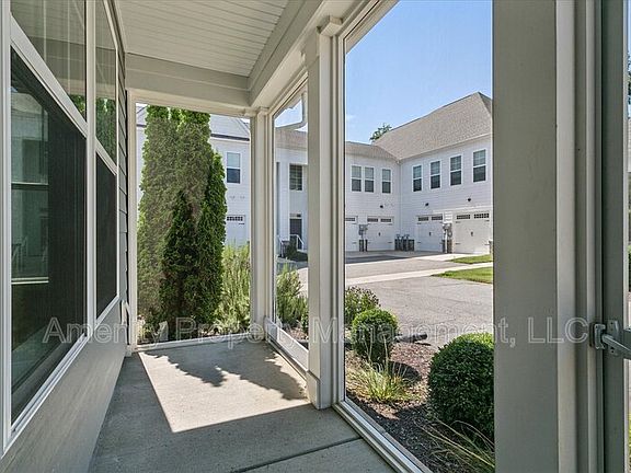 3rd image of 3972 Prospect St #1